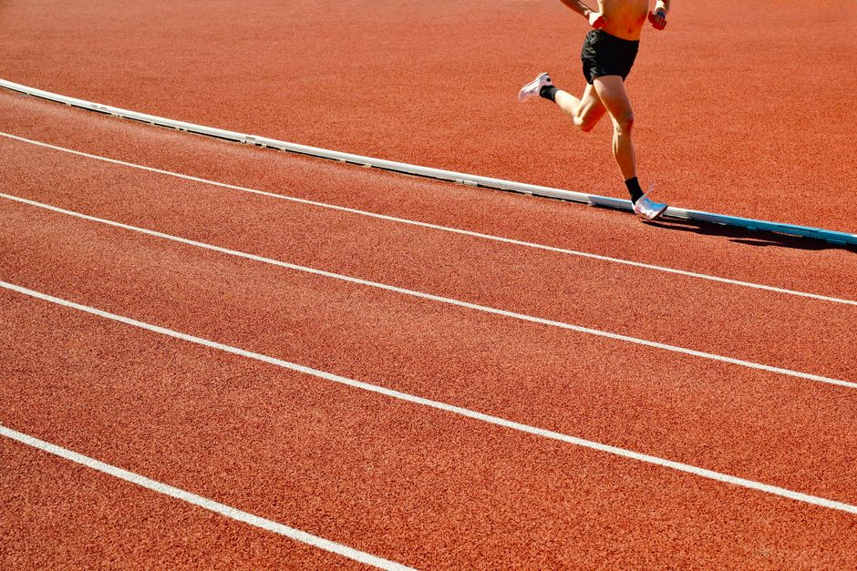 What's a Reasonable Timeline for Gradually Returning to Running After Knee Pain?